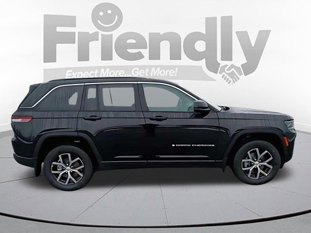 New 2026 Diamond Black Crystal Pearlcoat Jeep Limited image 6