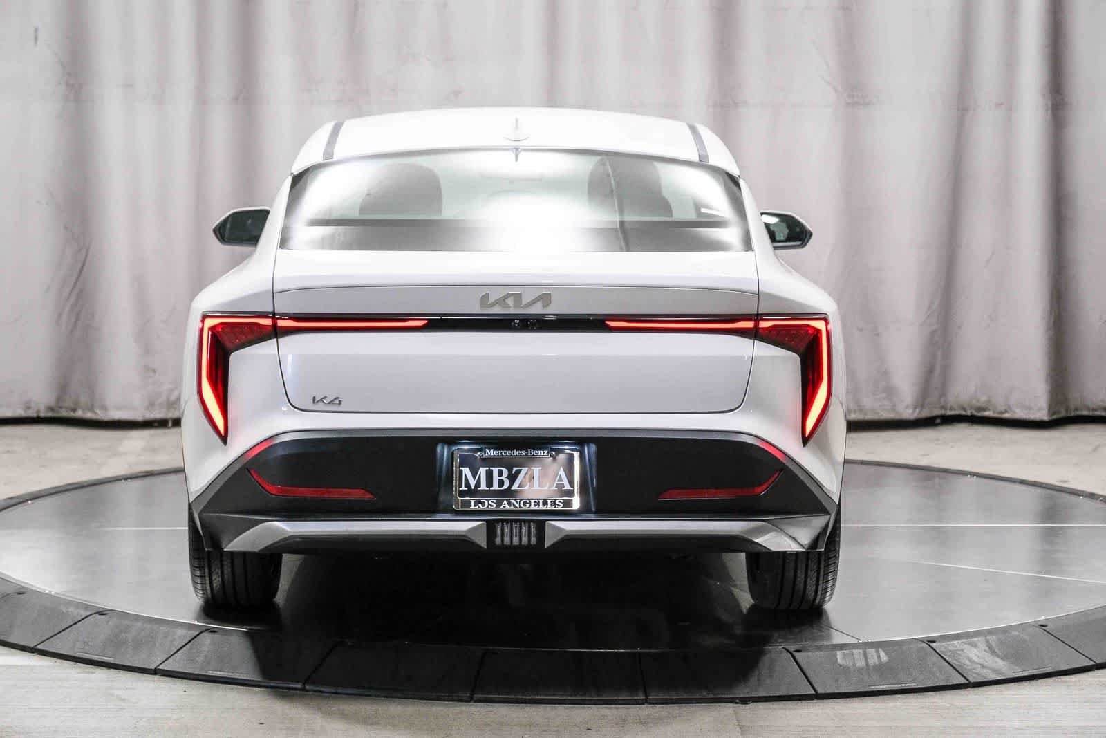 Used 2025 Snow White Pearl Kia EX image 3
