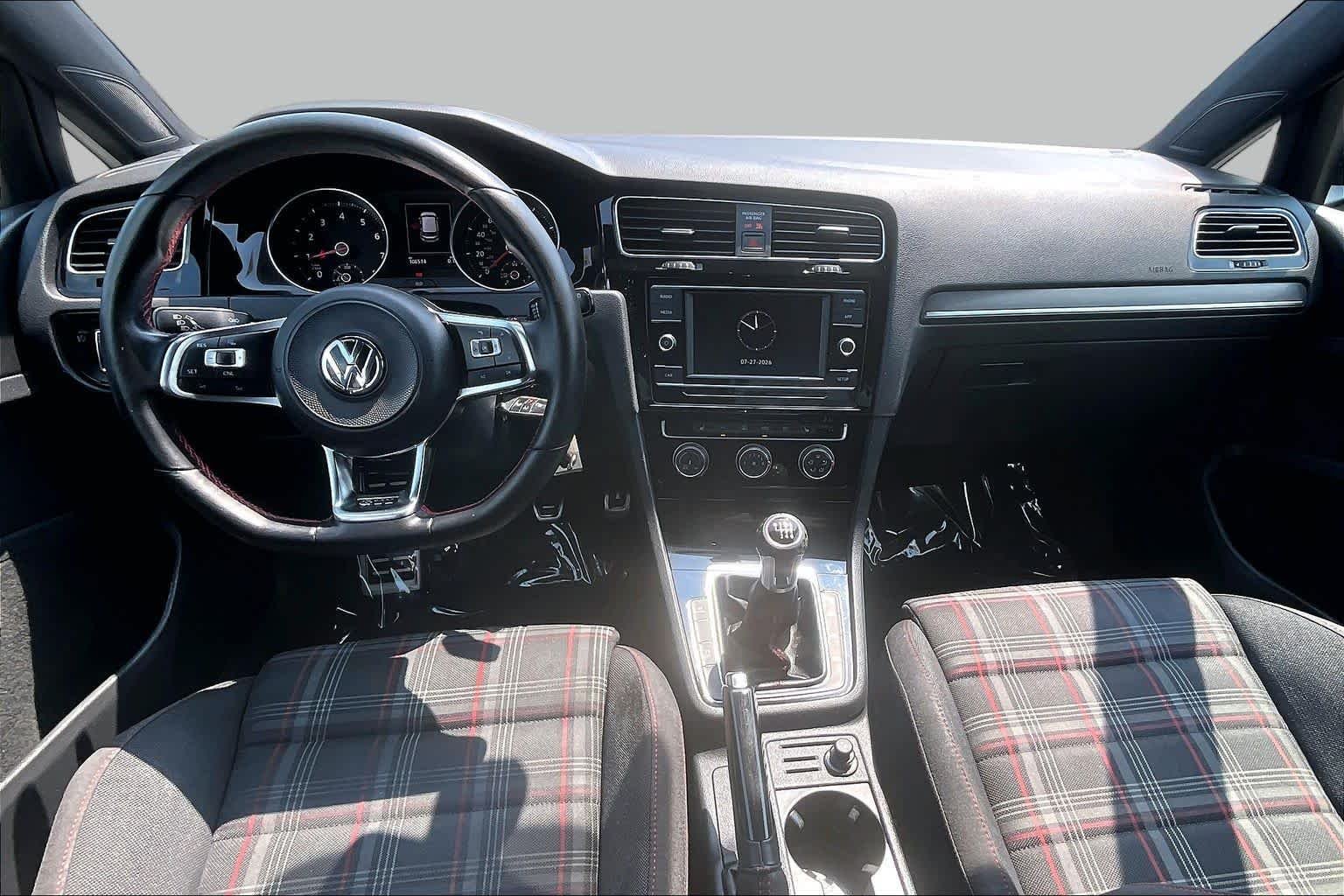 Used 2018 Deep Black Pearl Metallic Volkswagen S image 16