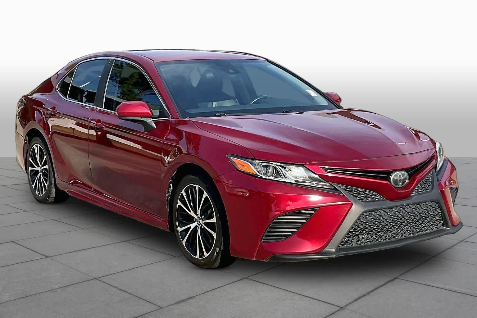 Used 2018 Ruby Flare Pearl Toyota SE image 3