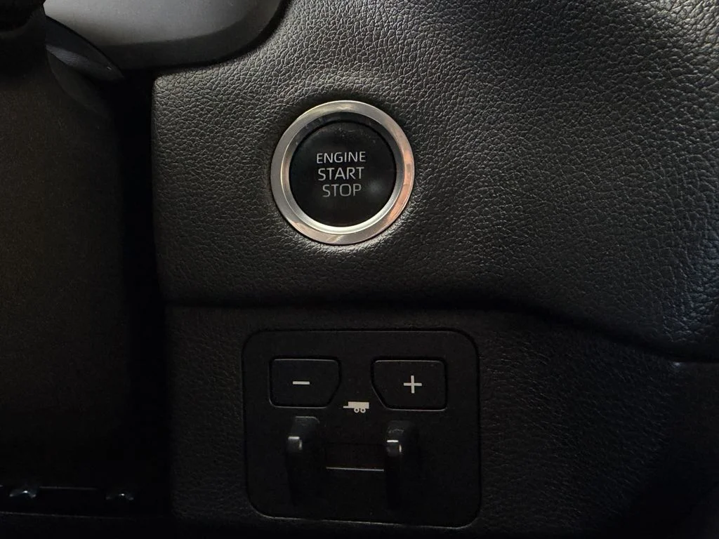 Used 2023  Toyota Limited image 22