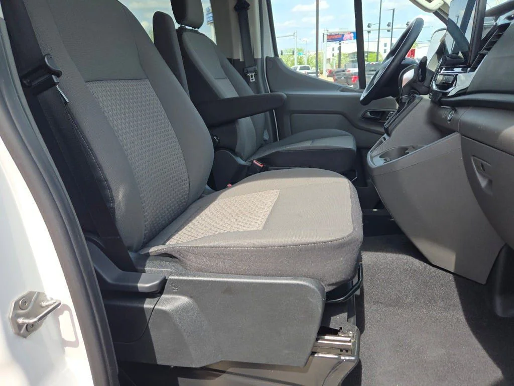 Certified Used 2024 Oxford White Ford XLT image 6