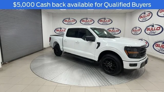 New 2026 Oxford White Ford XLT image 2