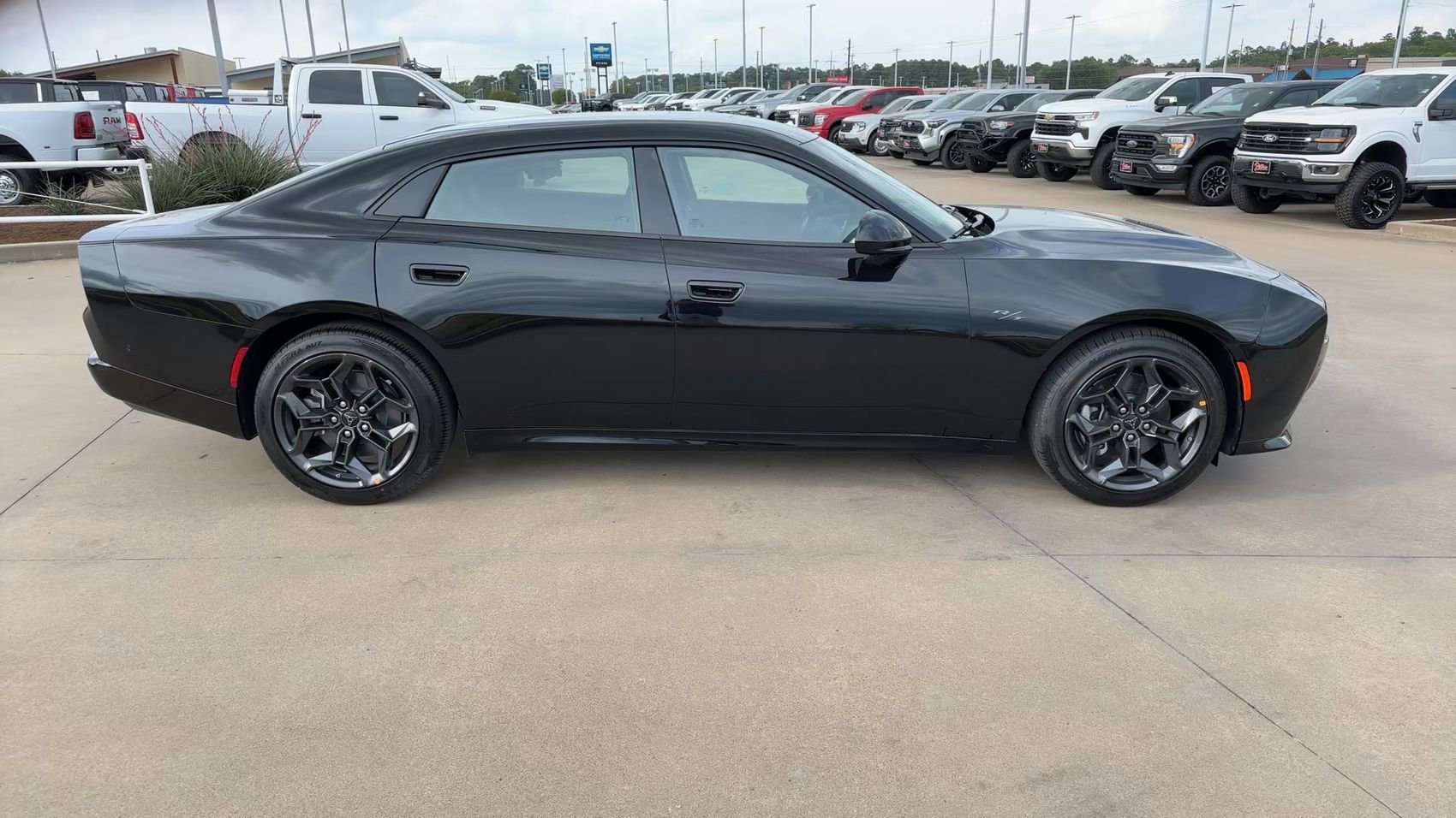 New 2026 Diamond Black Crystal Pearlcoat Dodge R/T Plus image 2