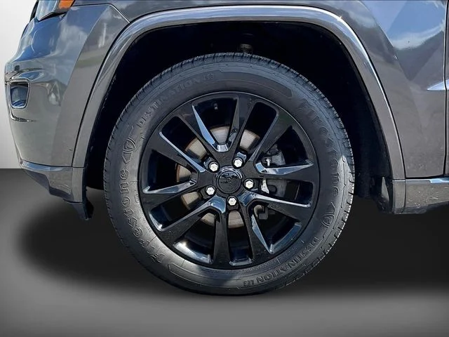 Used 2018 Gray Jeep Altitude image 40