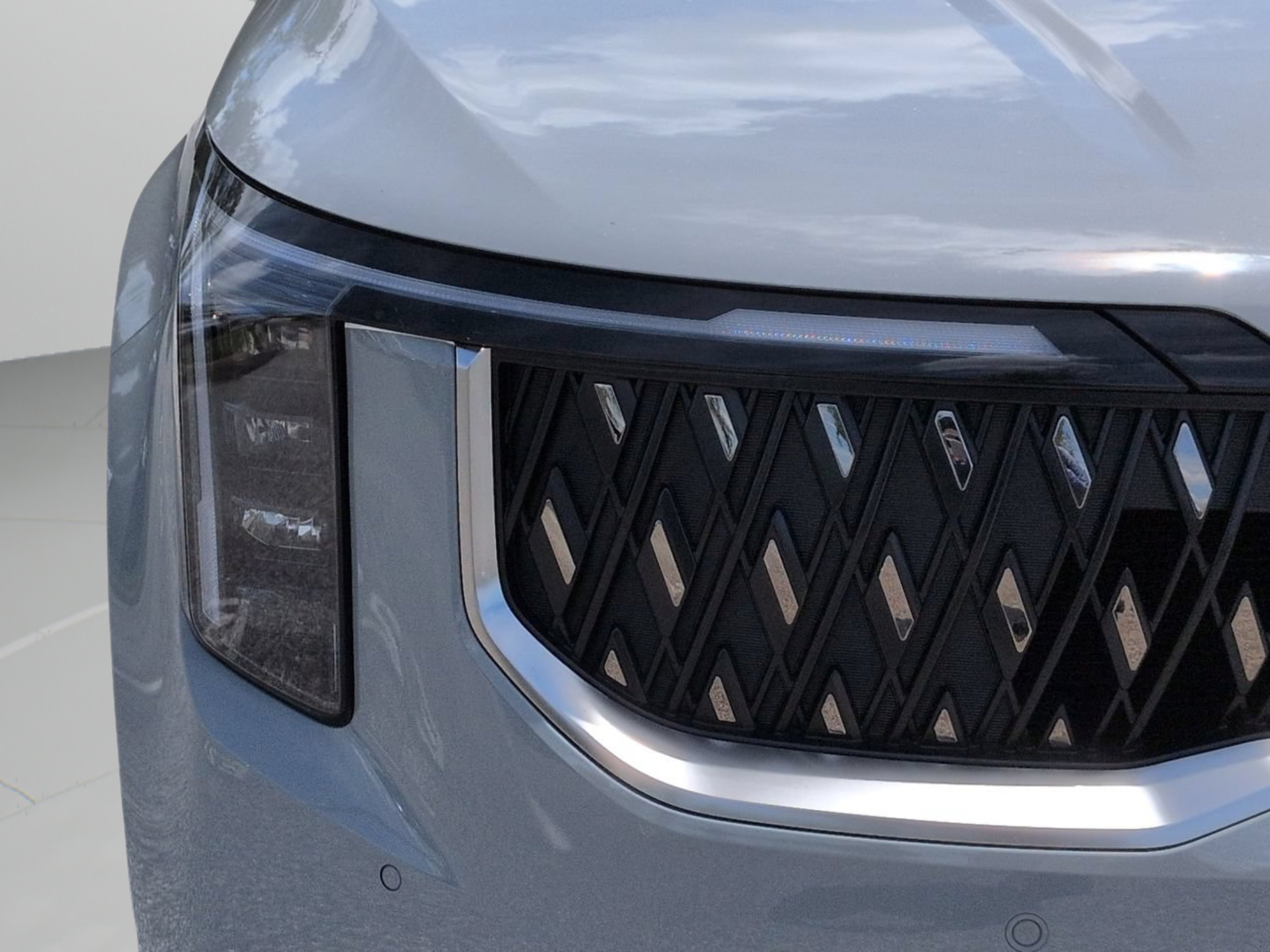 New 2027 Ceramic Silver Kia LXS image 12
