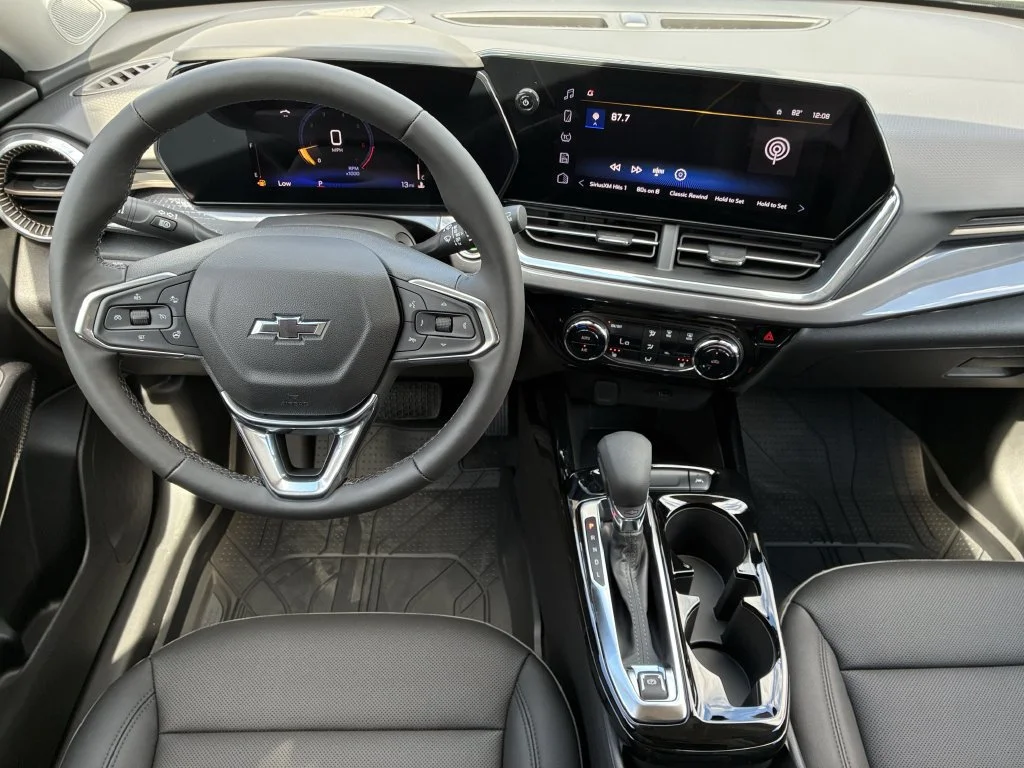 New 2026 Mosaic Black Metallic Chevrolet ACTIV image 3