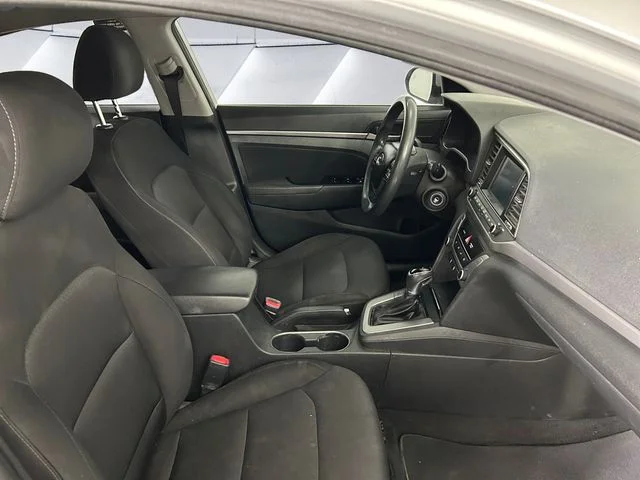 Used 2018 Silver Hyundai SEL image 13