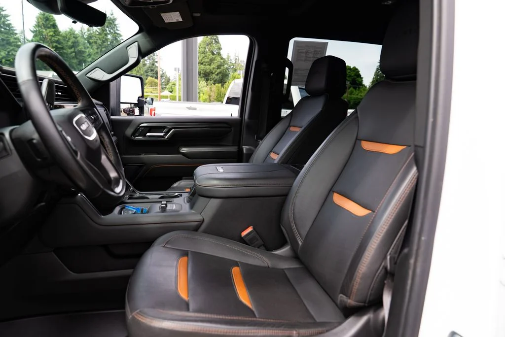 Used 2024 White GMC AT4 image 19