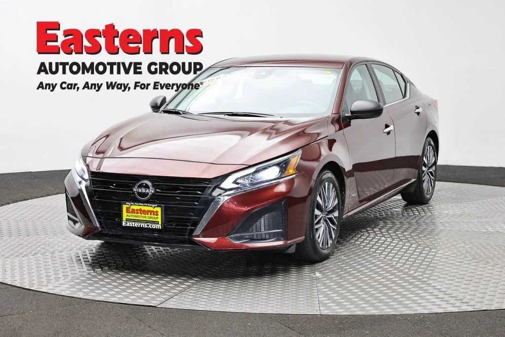 Used 2025 Red Nissan 2.5 SV image 1