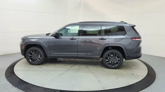 New 2026 Baltic Gray Metallic Clear-Coat Exterior Paint Jeep Limited image 6