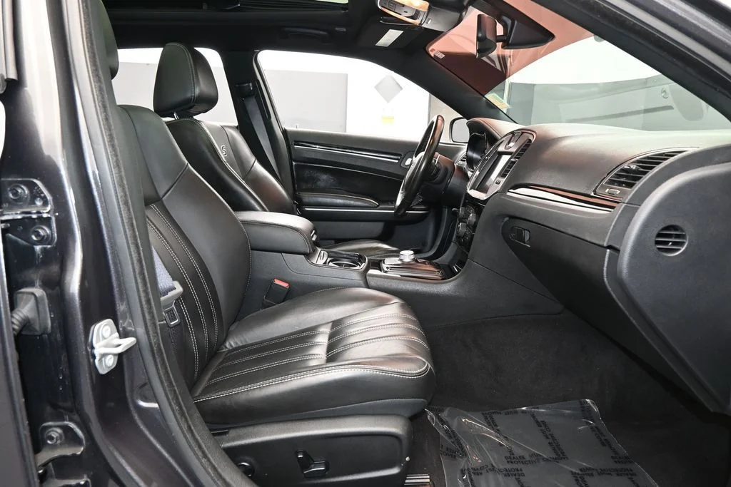 Used 2020 Granite Crystal Metallic Clearcoat Chrysler S image 45