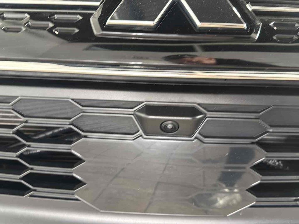 Used 2024 Black Mitsubishi SE Black Edition image 9
