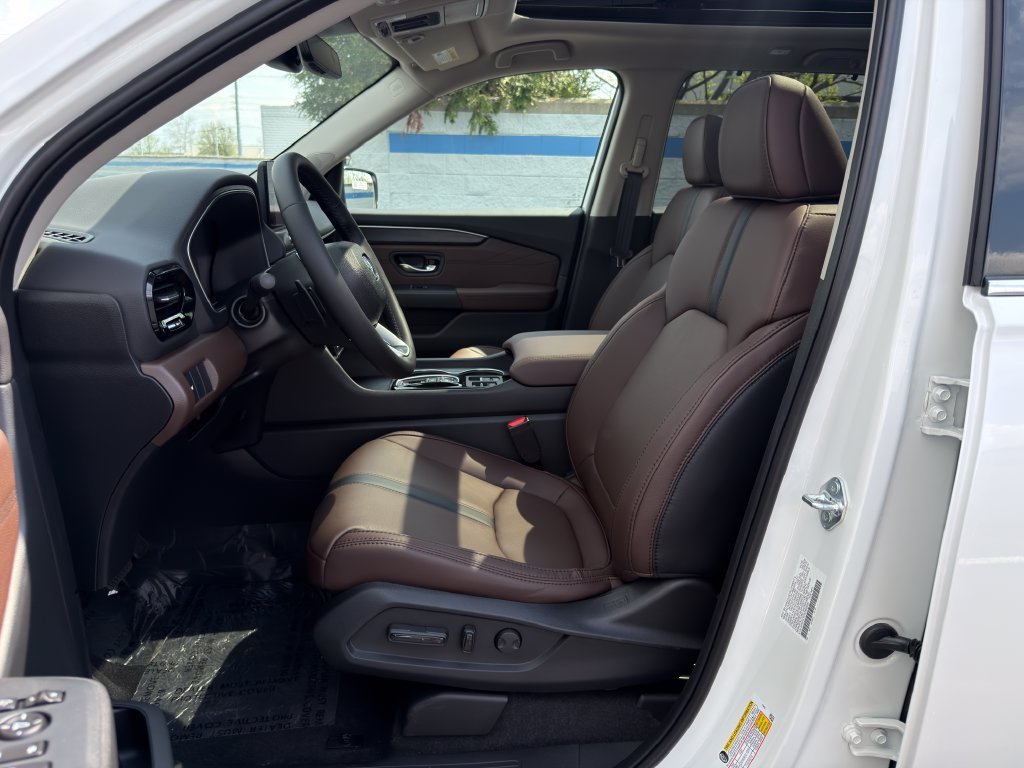New 2026 Platinum White Pearl Honda Touring image 17