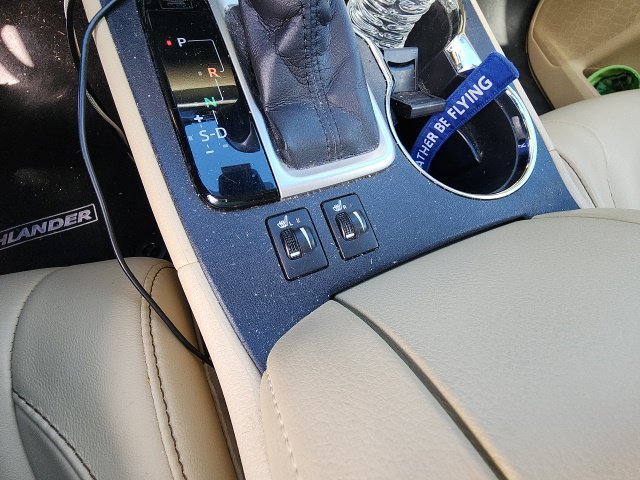 Used 2017 Blue Toyota XLE image 30