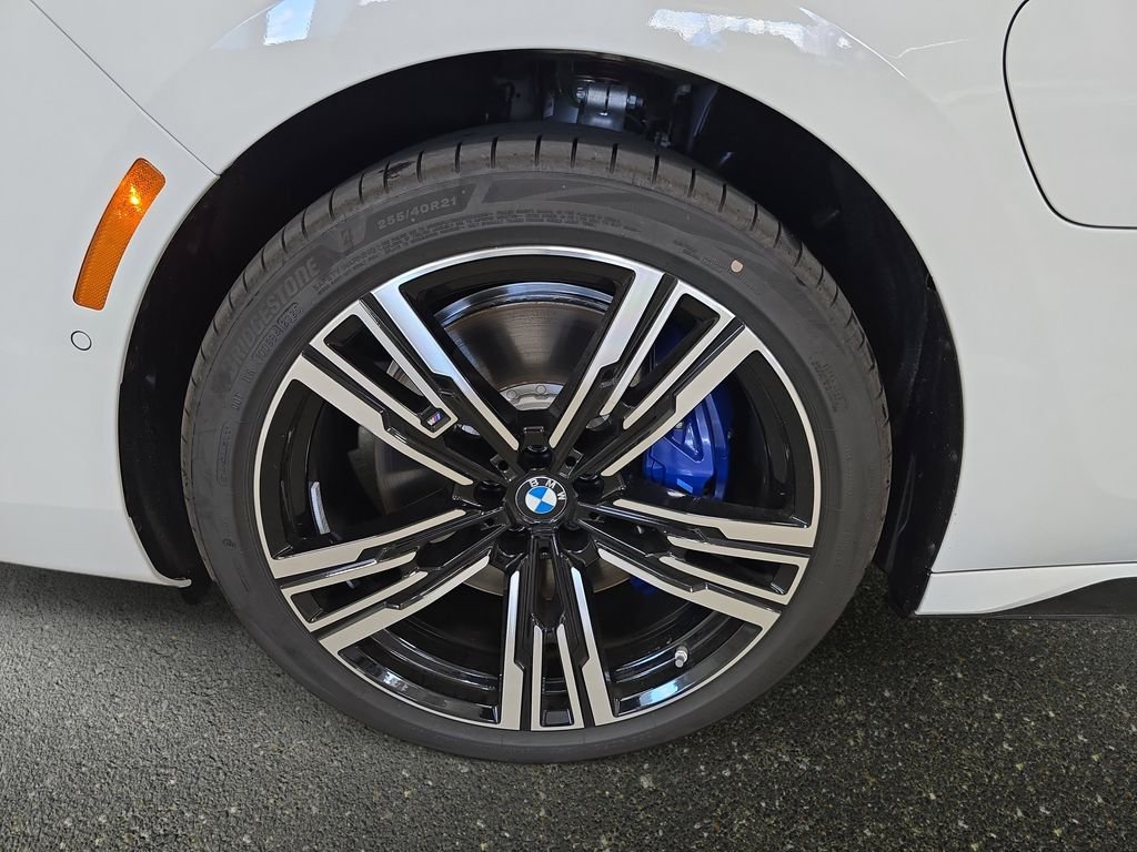 2026 BMW 7 Series 750e - Photo 21
