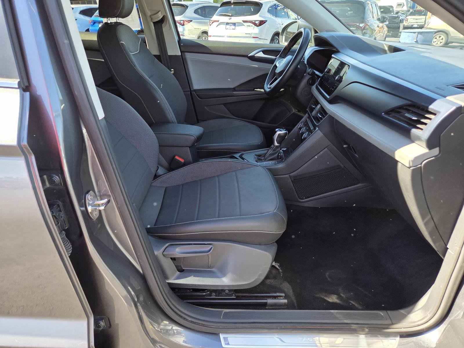 Used 2024  Volkswagen SE image 20