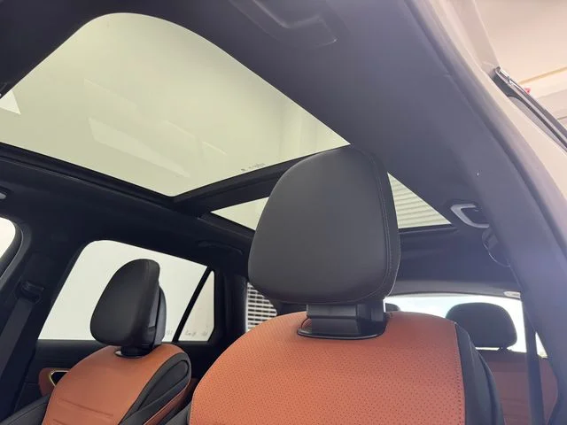 New 2027 White Mercedes-Benz GLC 300 image 5