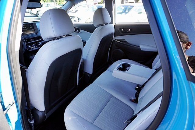 Used 2023 Green Hyundai SEL image 16