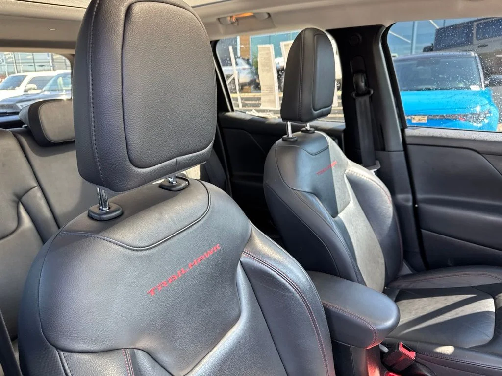 Used 2018 Black Jeep Trailhawk image 9