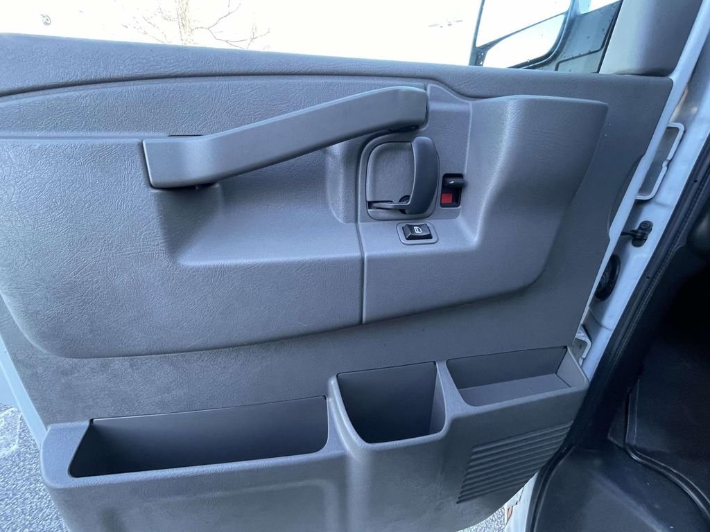 2017 Chevrolet Express Passenger LS - Photo 14