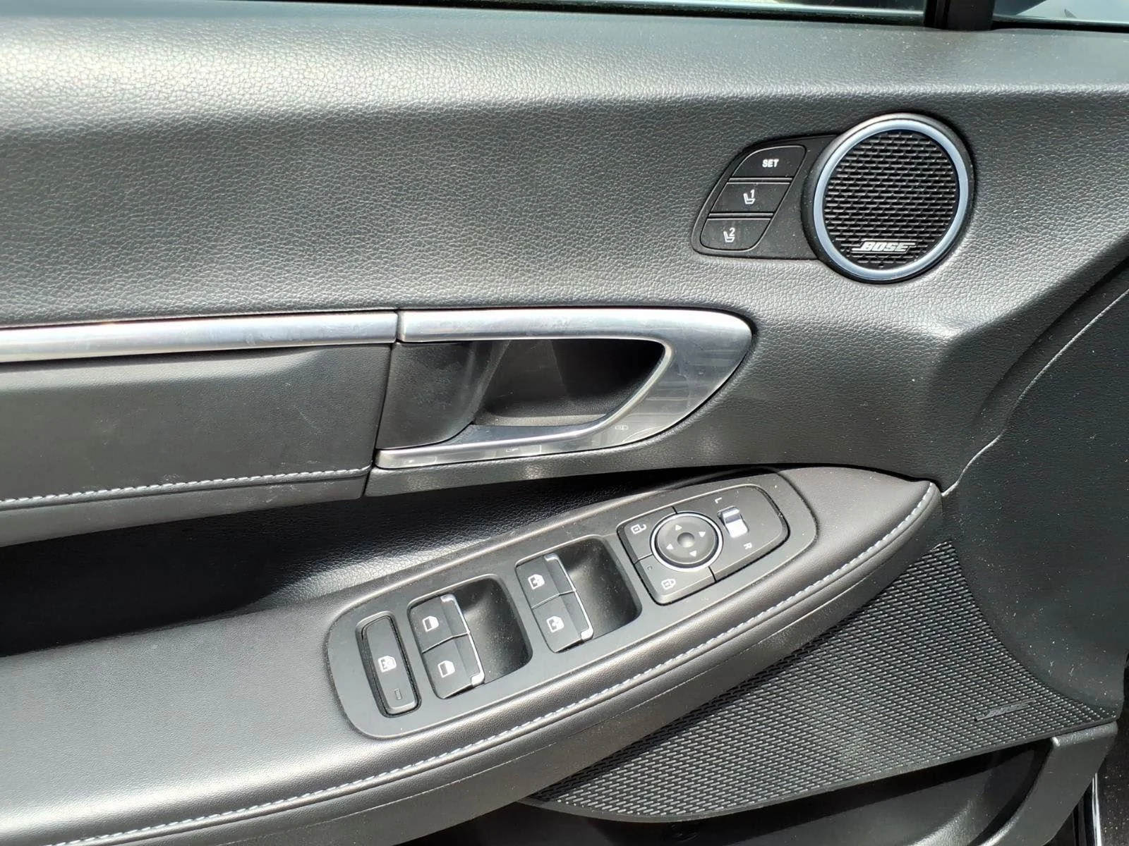 Used 2023 Onyx Black Hyundai Limited image 17