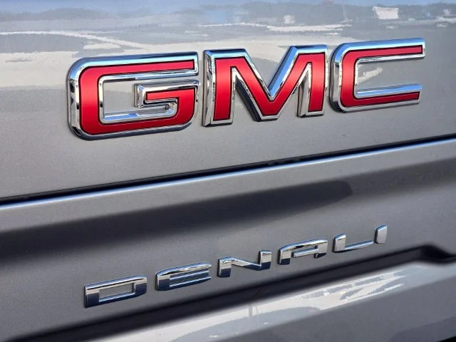Used 2025 Sterling Metallic GMC Denali image 19