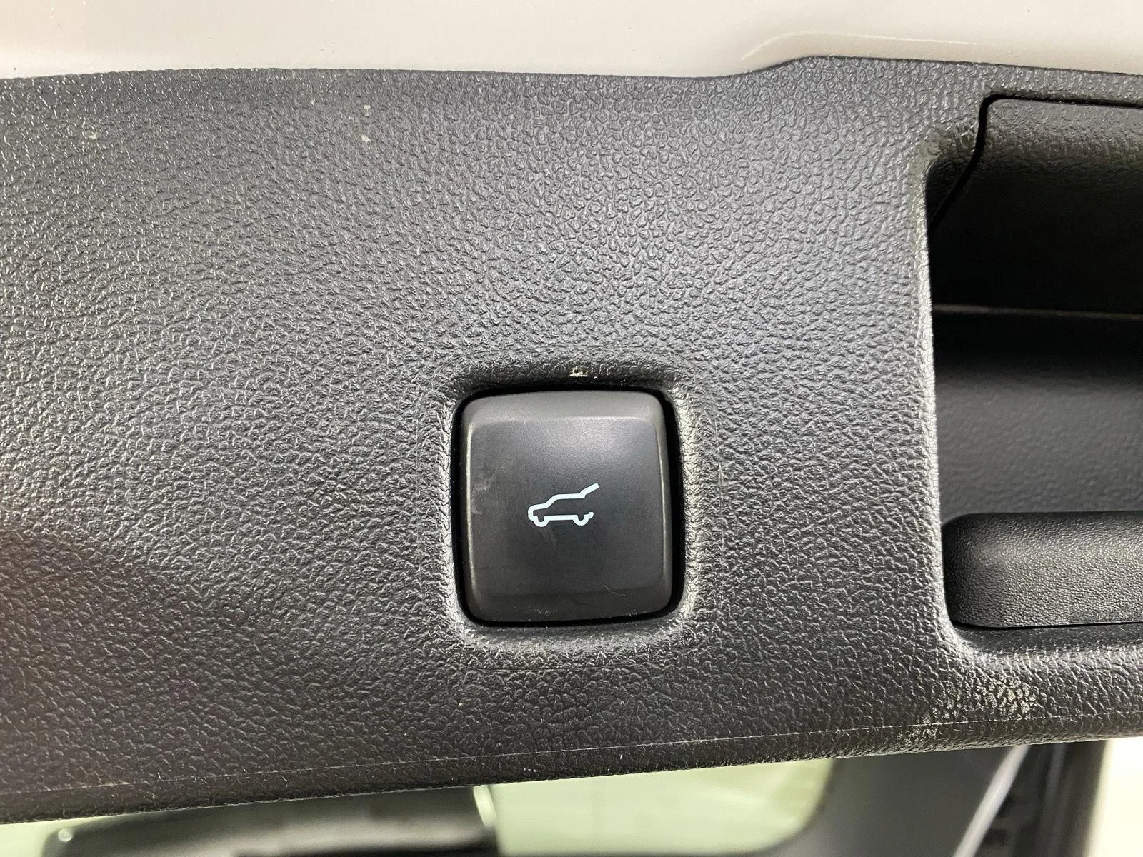Used 2022 Oxford White Ford SE Hybrid image 10