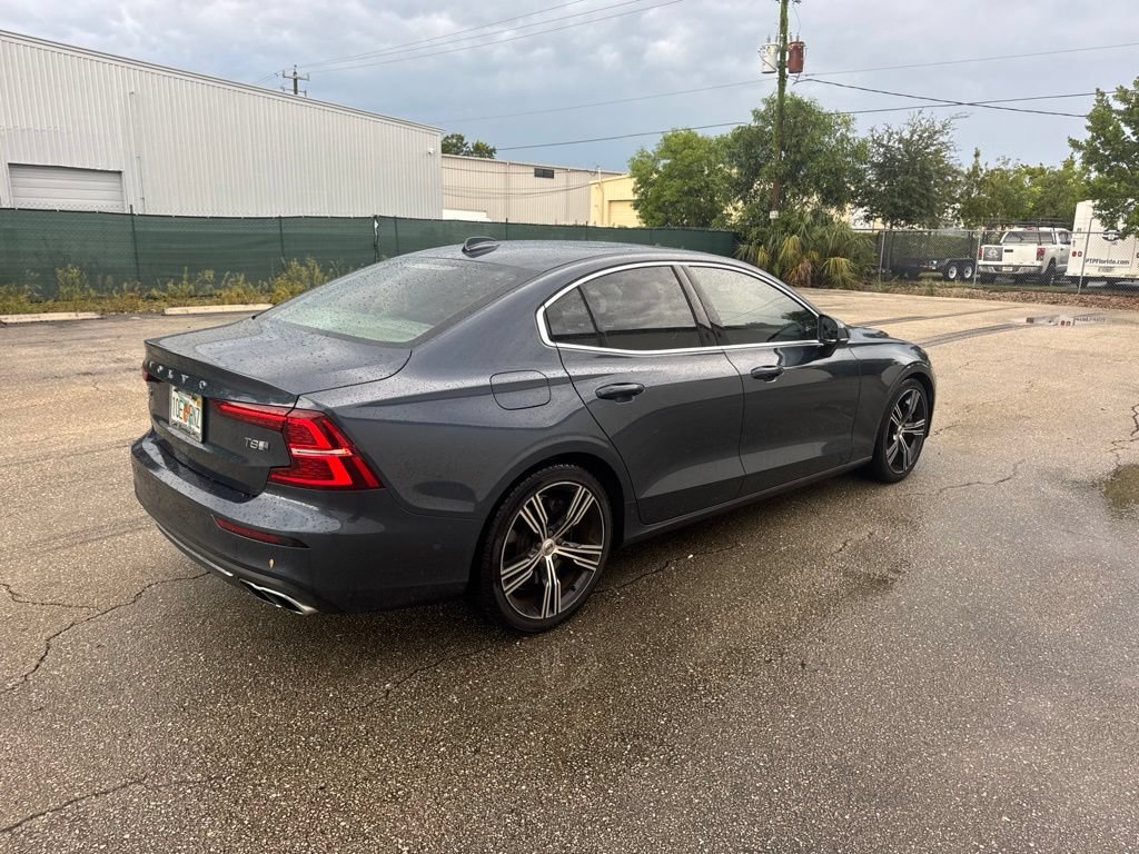 Used 2019 Blue Volvo Inscription image 4