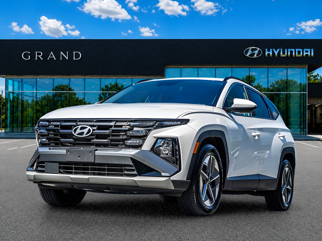 Used 2025 White Hyundai SEL image 2