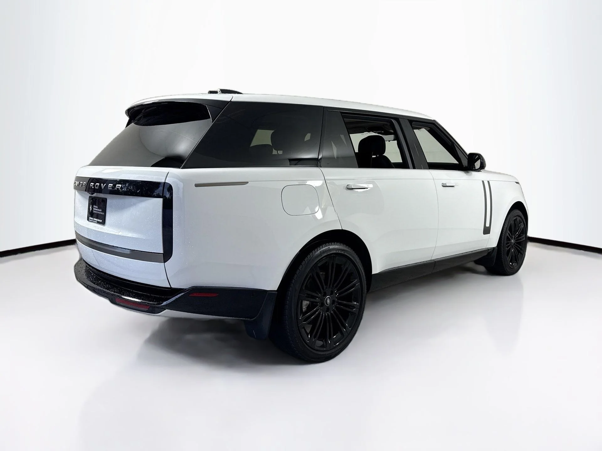 Used 2024 Fuji White Land Rover SE image 7