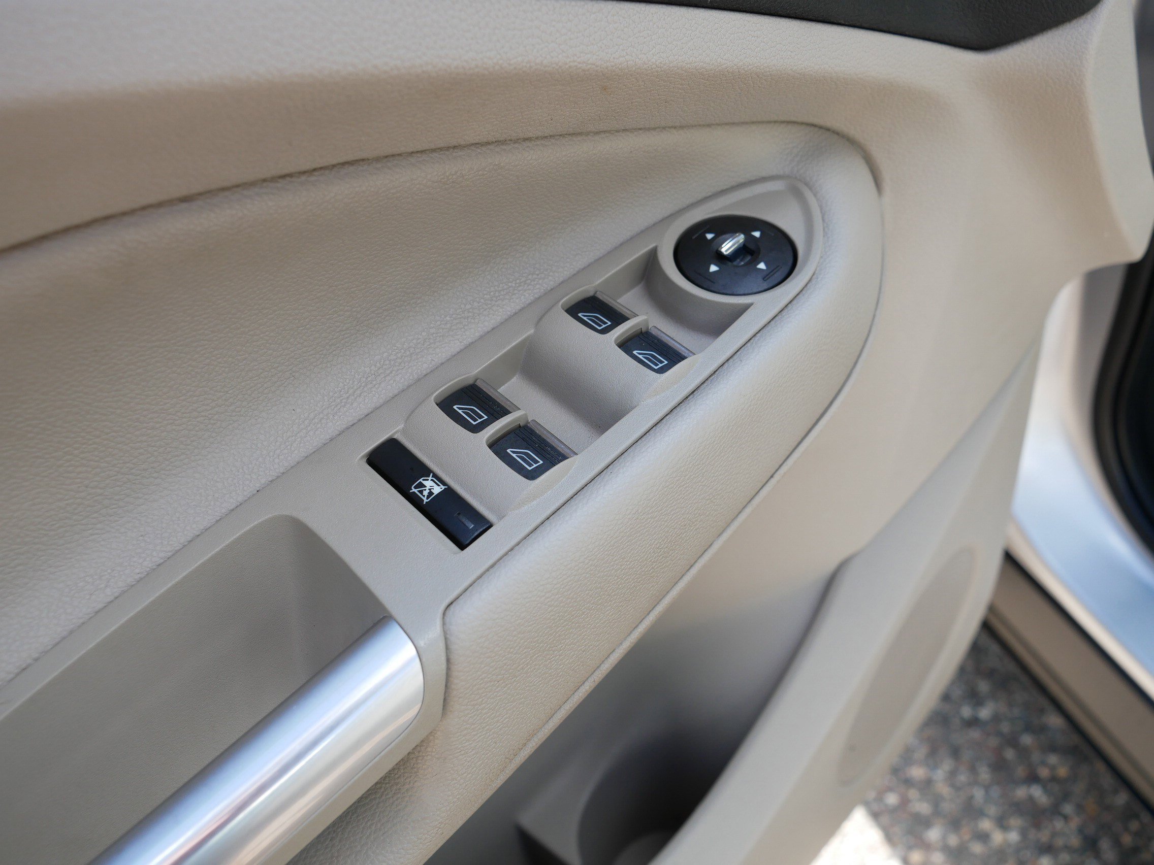 Used 2016 INGOT SILVER Ford Titanium image 19