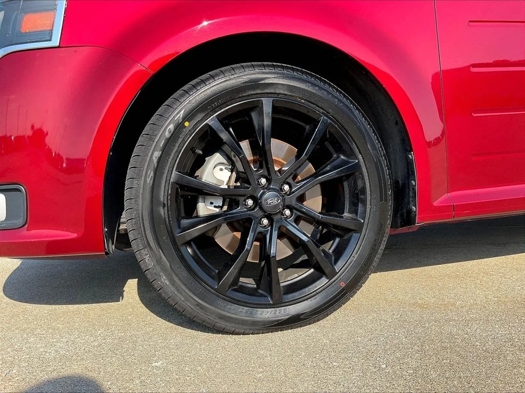 Used 2019 Red Ford SEL image 21