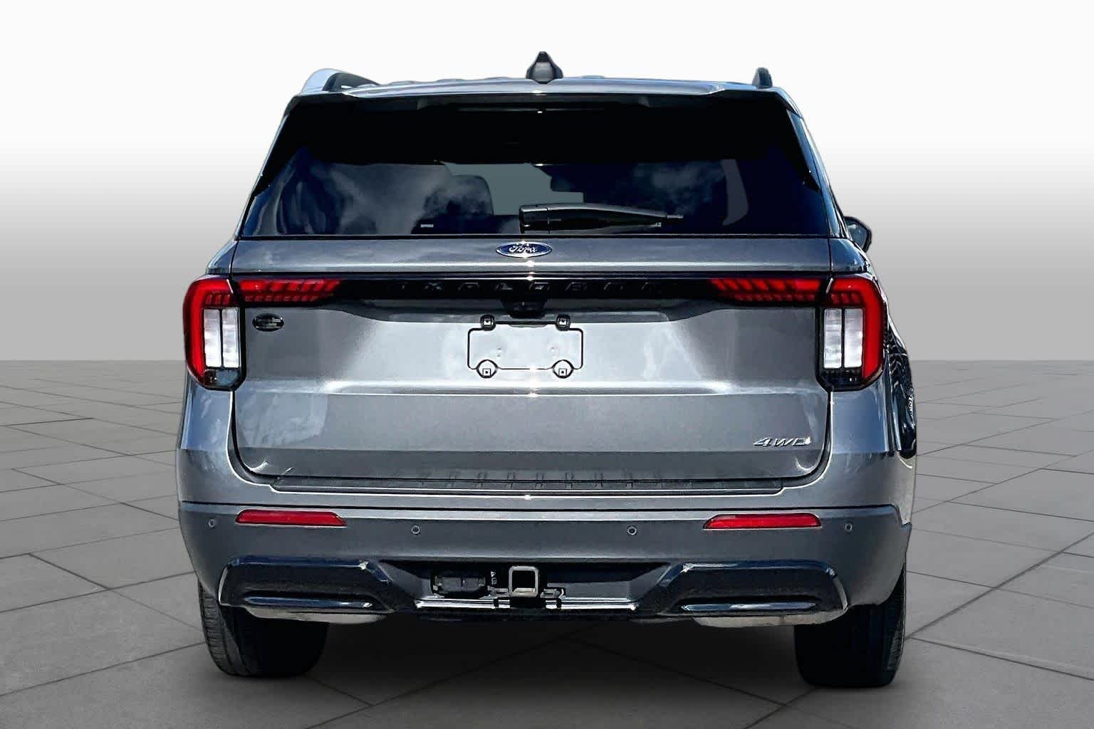 Used 2025 Carbonized Gray Ford ST-Line image 5