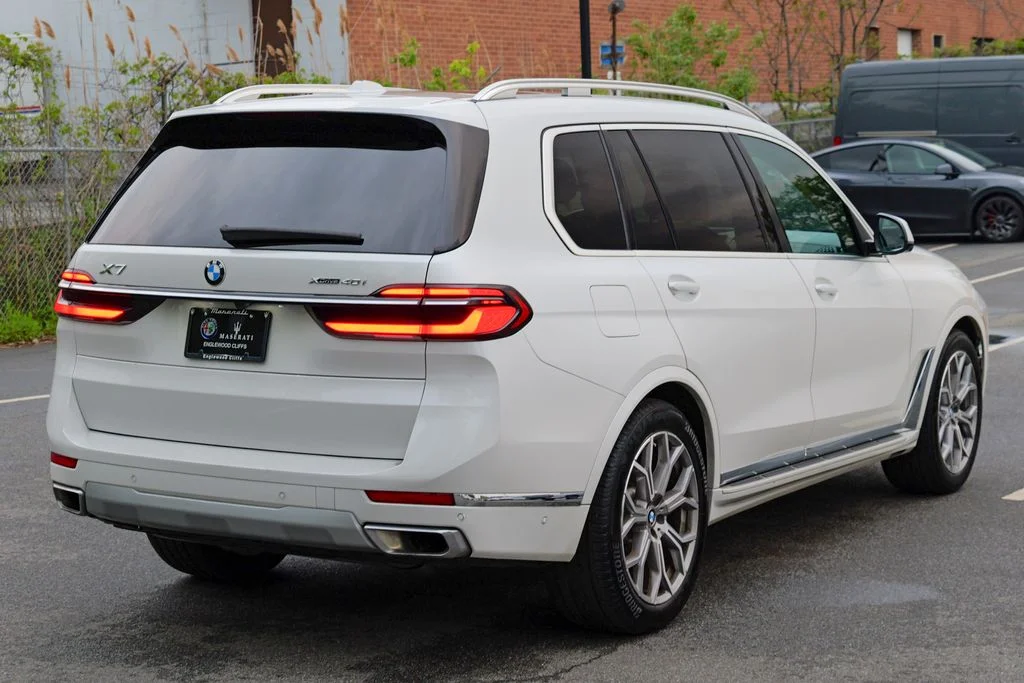 Used 2023 Mineral White Metallic BMW xDrive40i image 7