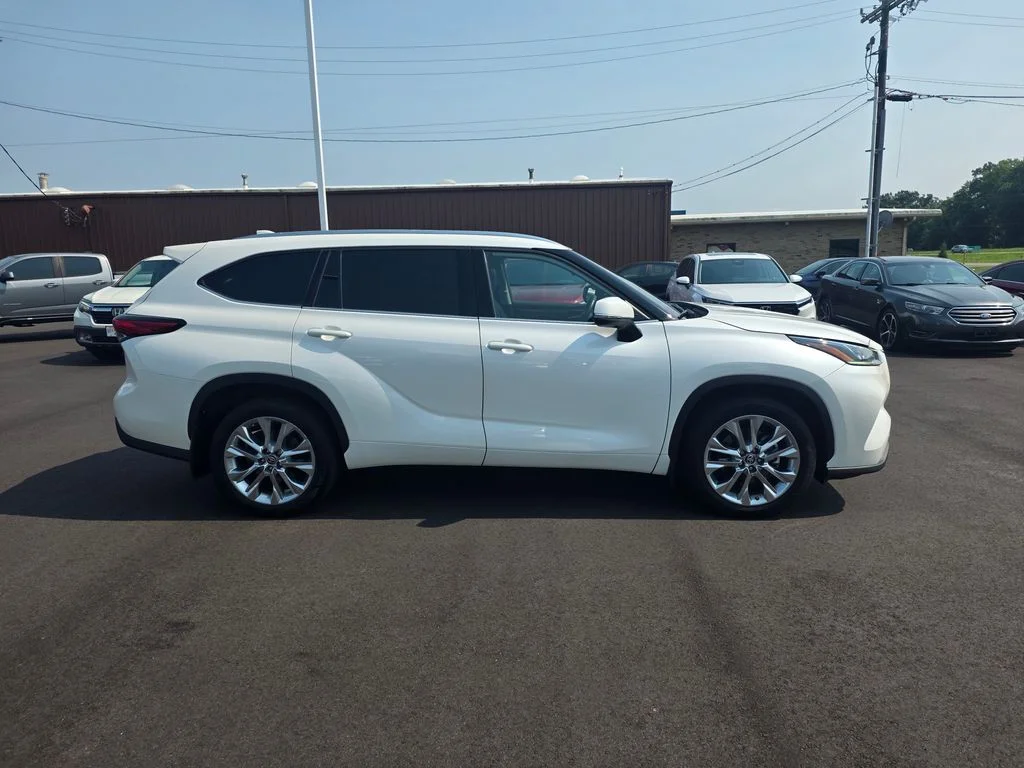 Used 2021 Blizzard Pearl Toyota Limited image 2