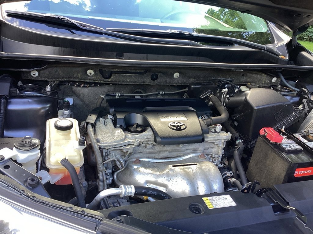 Used 2015 Gray Toyota LE image 19