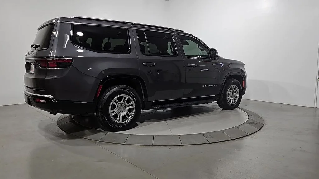 Used 2023 Gray Jeep Base image 5