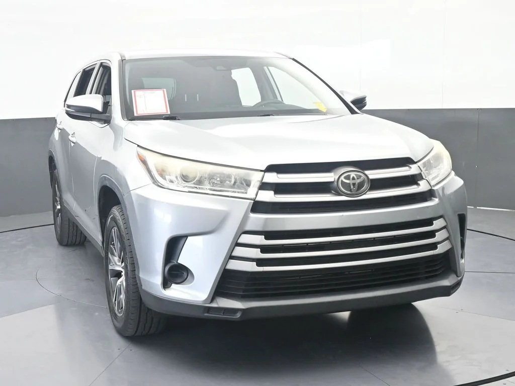 Used 2019 Celestial Silver Metallic Toyota LE image 9