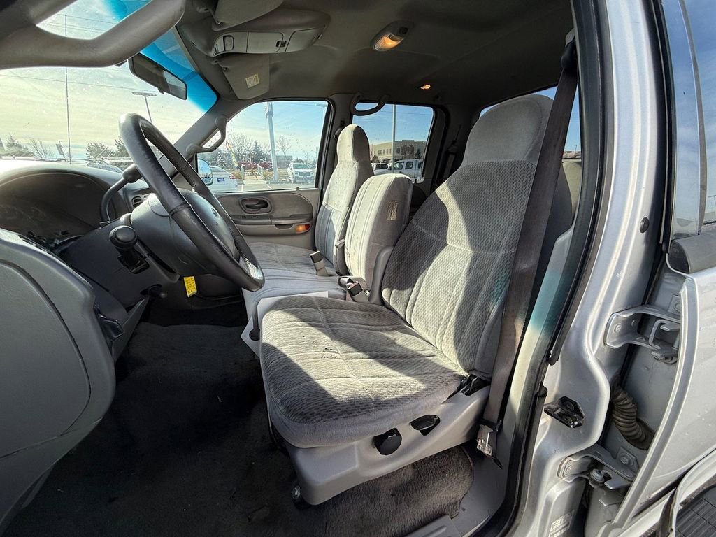 Used 2002  Ford XLT image 14