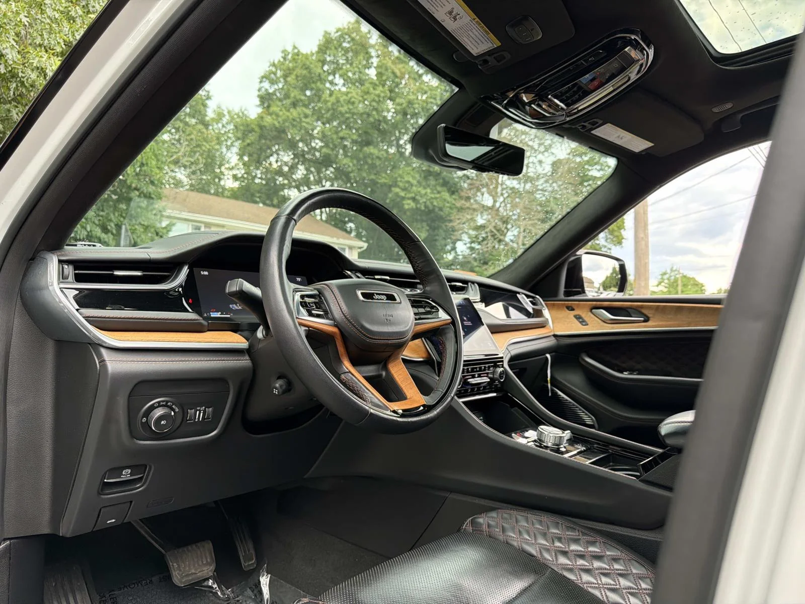 Used 2023 White Jeep Summit Reserve image 32