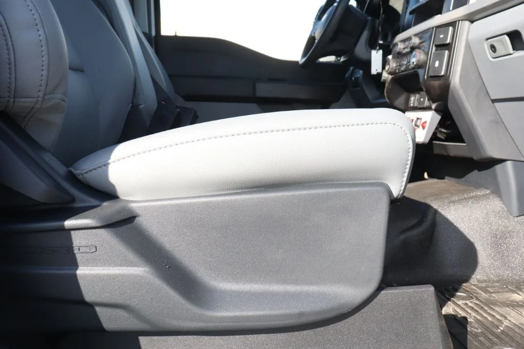 New 2026 Oxford White Ford F-550® XL image 35
