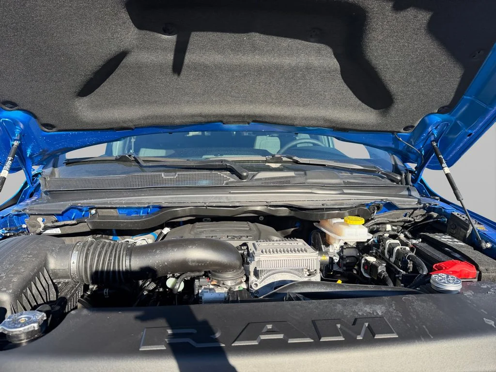 New 2026 Hydro Blue Pearl-Coat Exterior Paint RAM Big Horn/Lone Star image 9