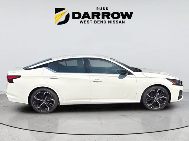 Certified Used 2024 White Nissan 2.5 SR image 6