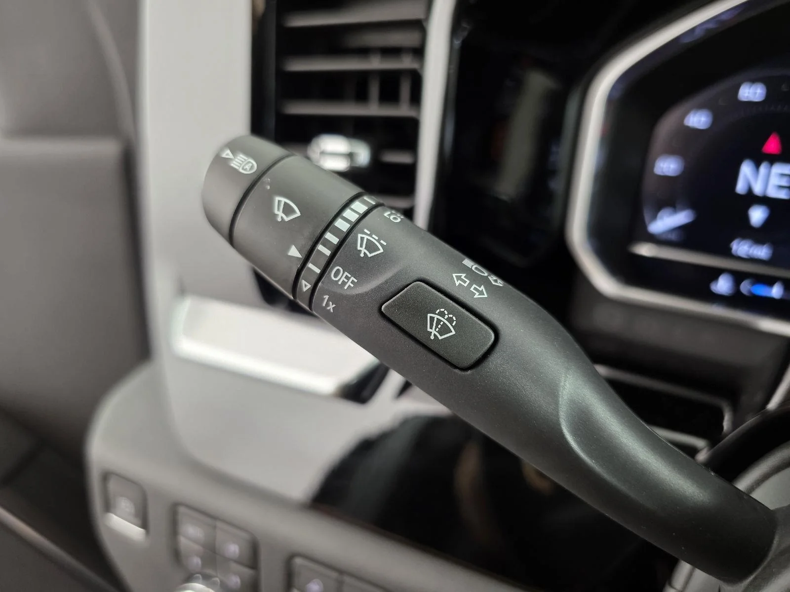 New 2025 Sterling Metallic GMC SLT image 33
