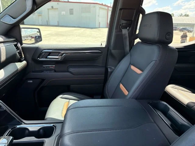 Used 2025 White GMC AT4 image 32