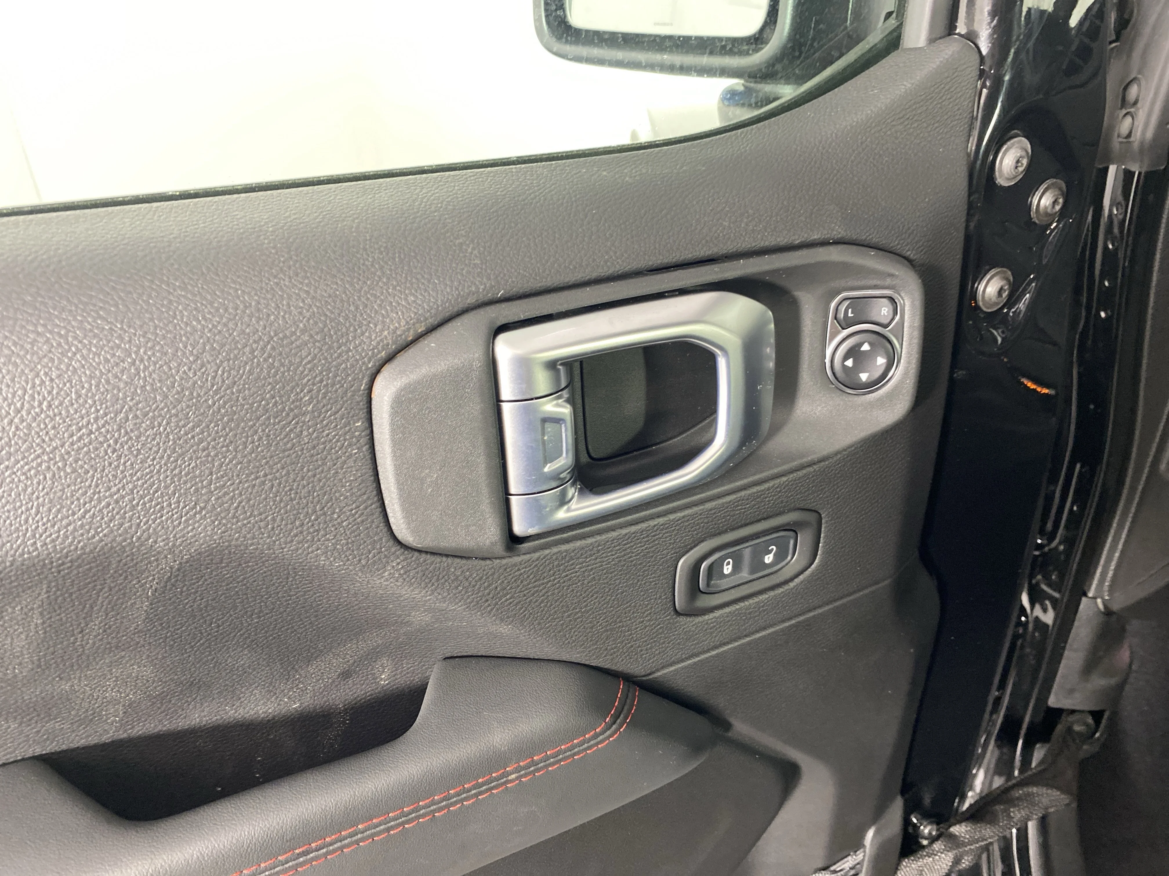 New 2026 Black Clear-Coat Exterior Paint Jeep Rubicon X image 13