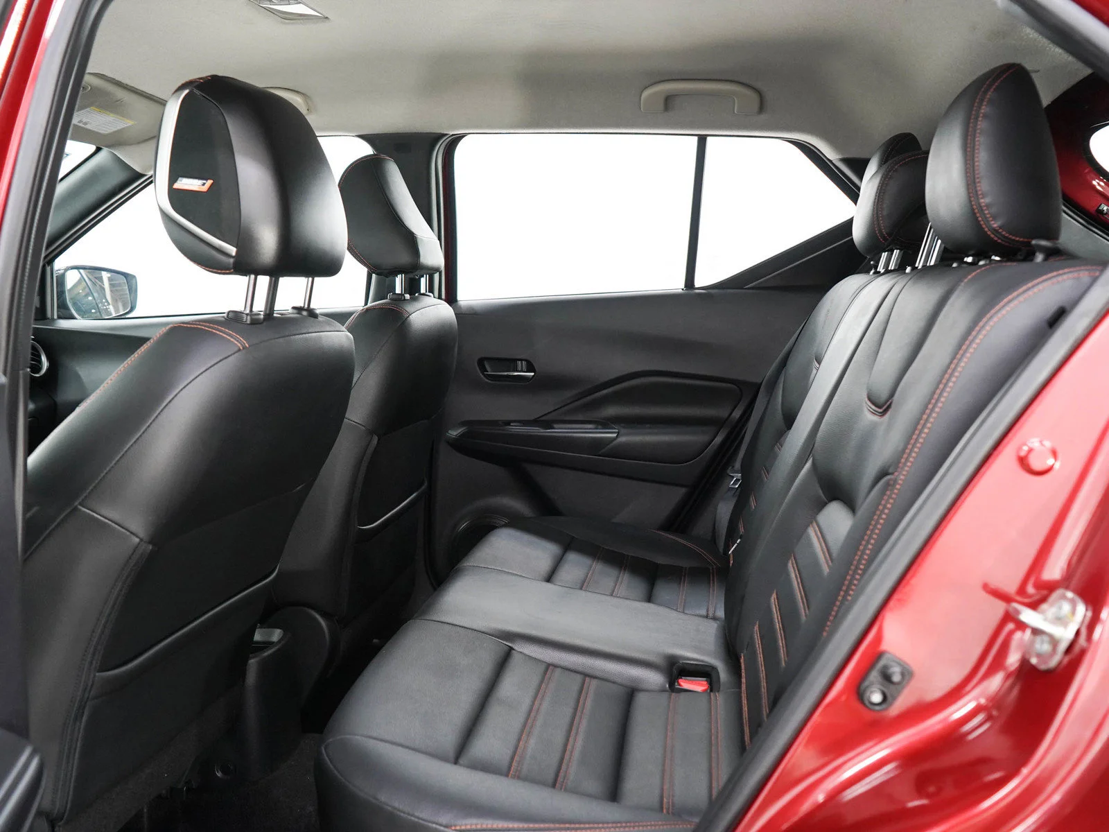 Used 2019 Cayenne Red Metallic Nissan SR image 14