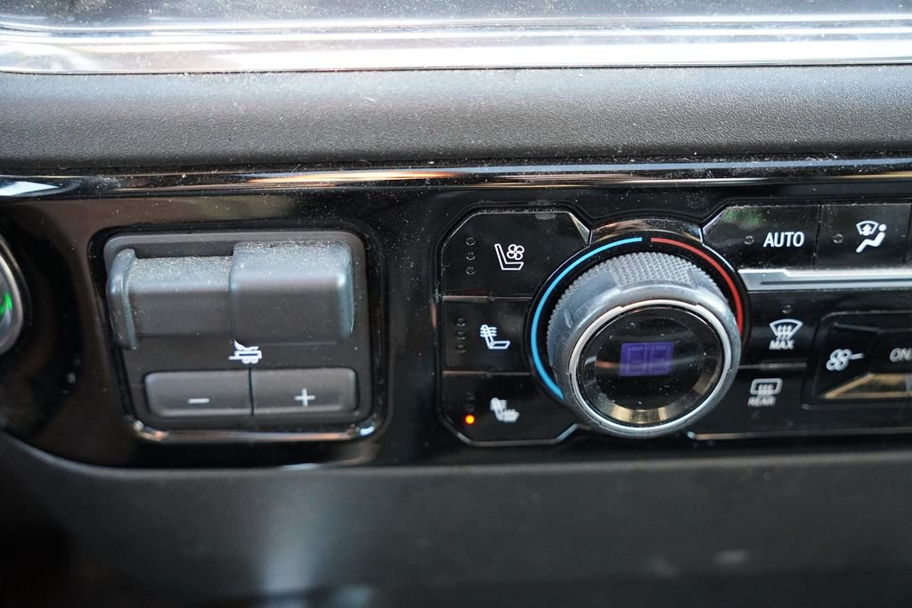 Used 2024 Summit White Chevrolet High Country image 8