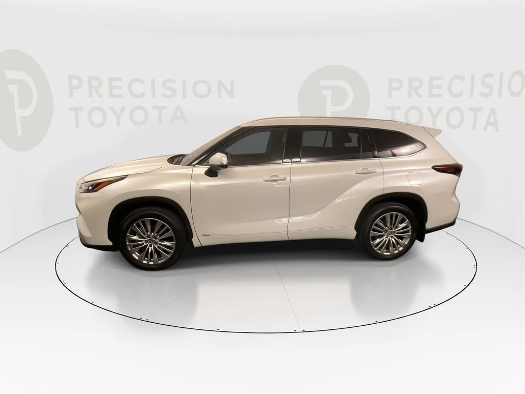 Used 2024 Pearl Toyota Platinum image 11